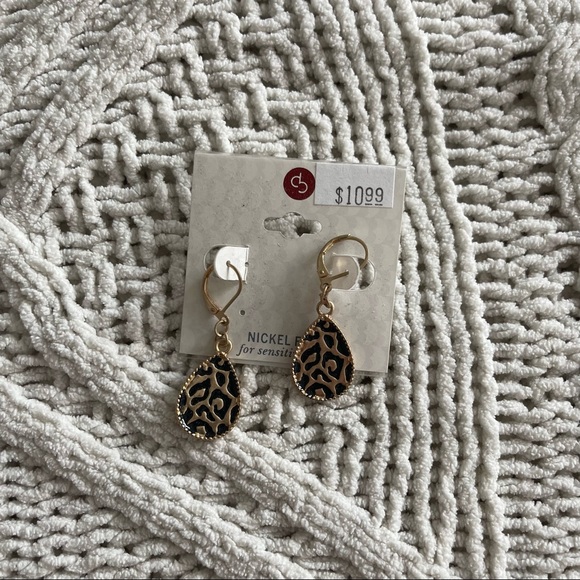 Jewelry - NWT Gold Cheetah Earrings